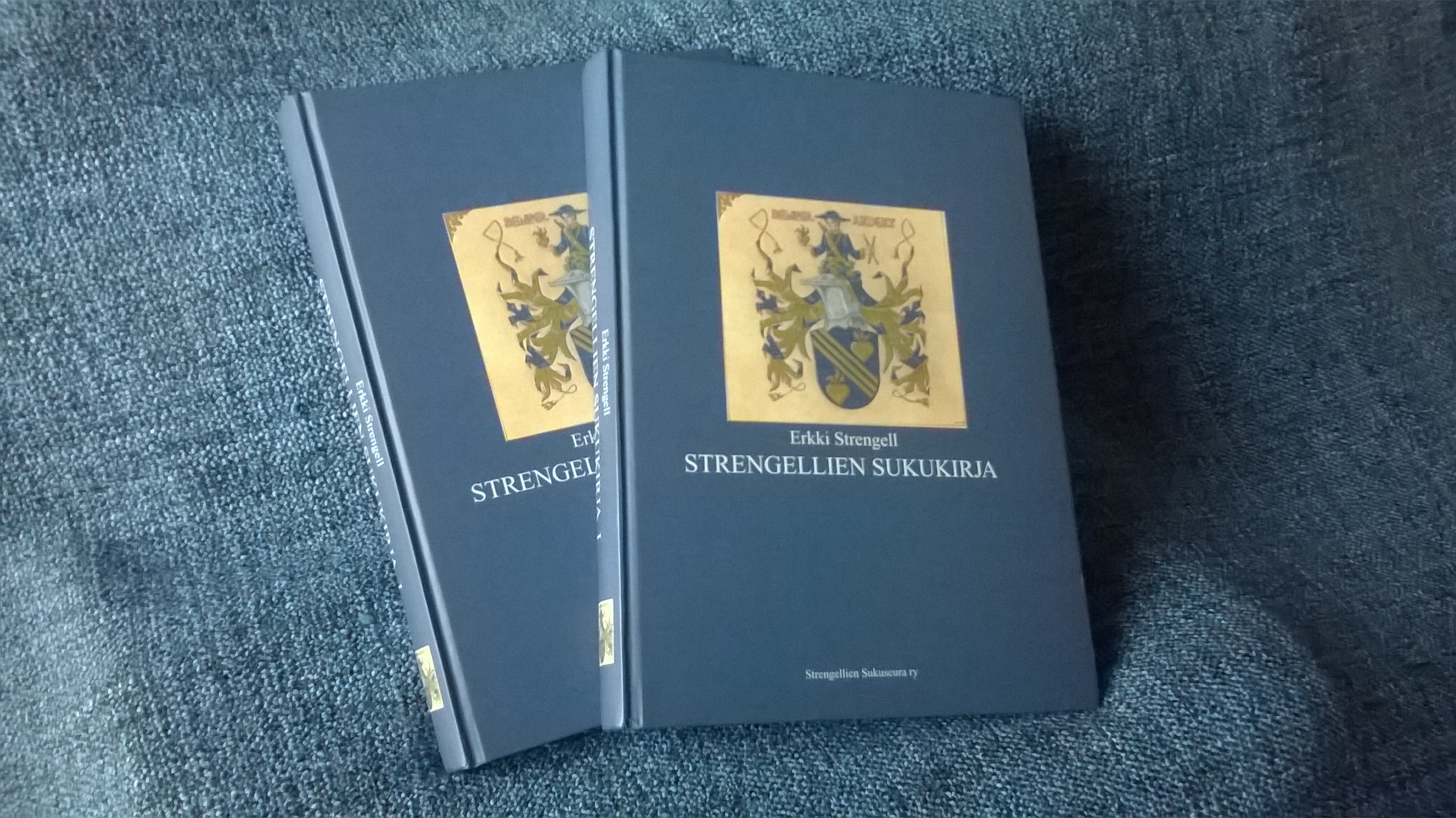 Strengellien Sukukirja ensimmäinen painos 2005.