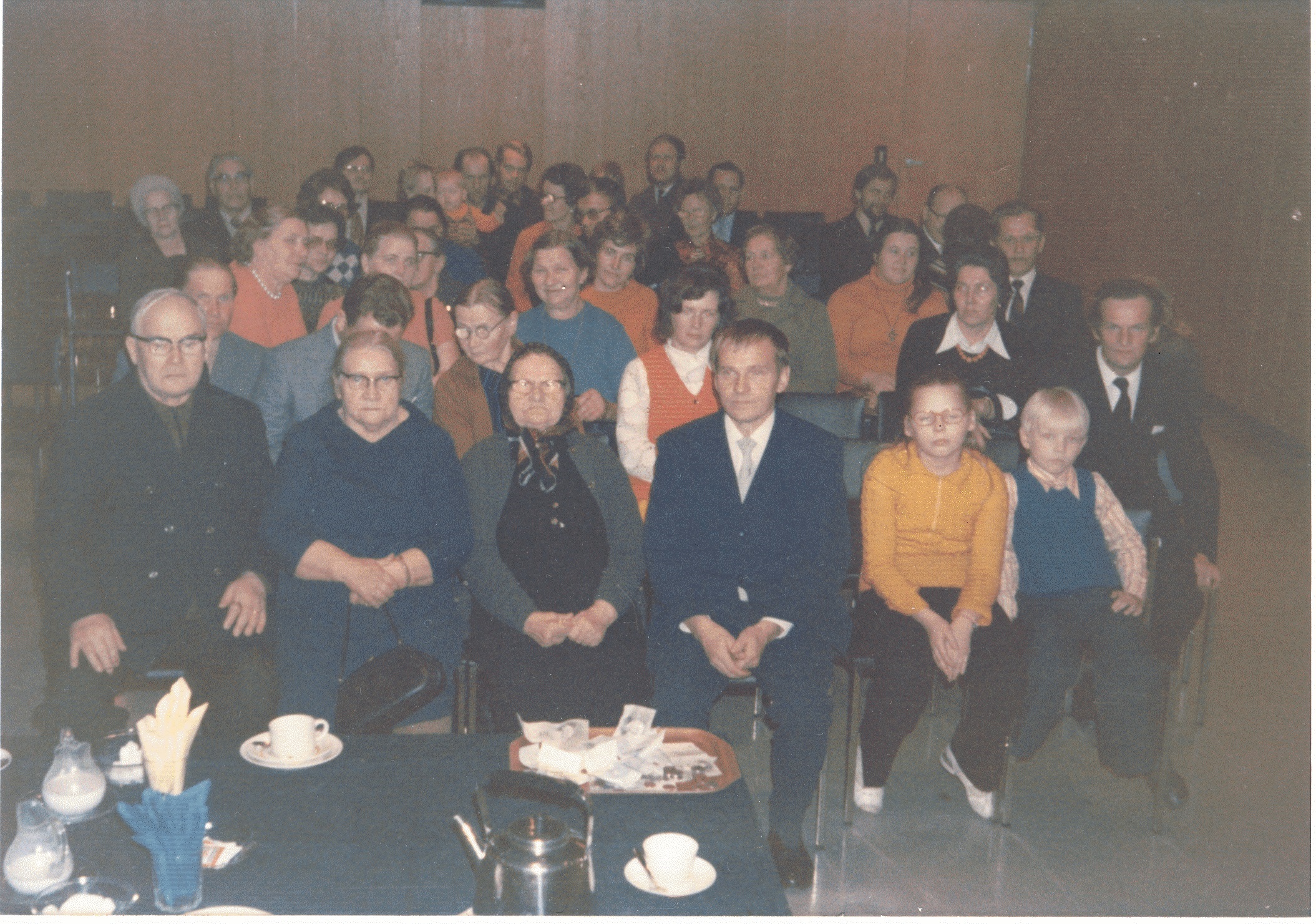 Strengellien Sukuseura Ry:n perustamiskokous 04.11.1973 Kuopiossa. Erkki Strengell kuvassa nelj&auml;s vasemmalta.